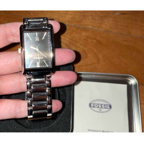 Fossil Other - NWT FOSSIL GORGEOUS SLVER WATCH! NEVER WORN BRAND NEW!